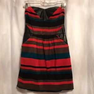 Adorable strapless dress with sweetheart top